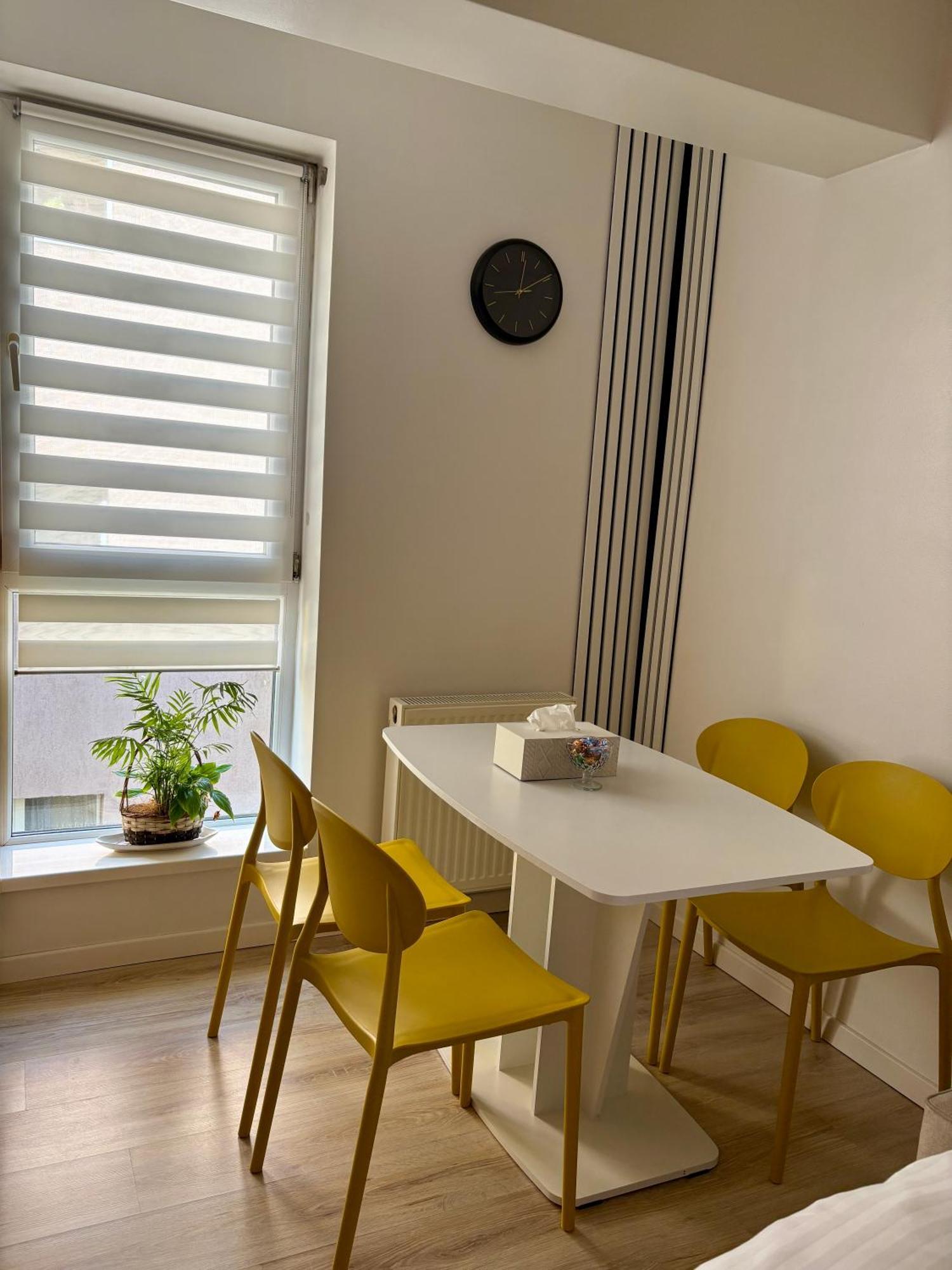 Yellow Apartment Floreşti Zewnętrze zdjęcie